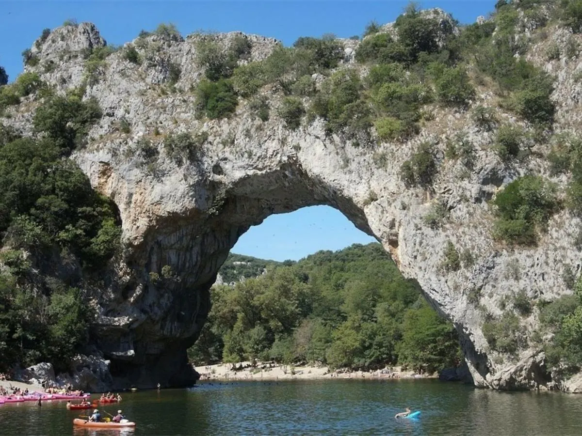 Hébergement de vacances Maison Vallon-Pont-d'Arc, 3 pièces, 6 personnes - FR-1-382-21